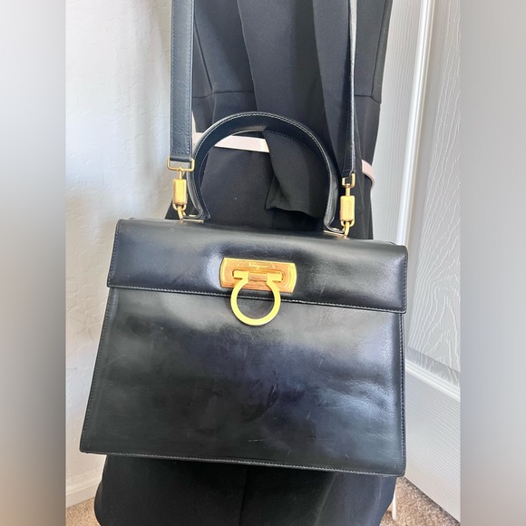 Salvatore Ferragamo Gancini 2 Way Shoulder HandBag Sought After Bag - Picture 2 of 9